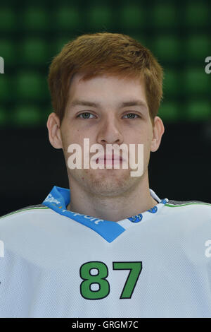 Mlada Boleslav, République tchèque. 07Th Nov, 2016. Joueur de hockey sur glace de l'équipe de Pavel Musil BK Mlada Boleslav pose pour le photographe, l'Extraliga tchèque, saison 2016/2017 ligue de hockey sur glace, le 7 septembre 2016. © Radek Petrasek/CTK Photo/Alamy Live News Banque D'Images