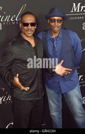 Eddie Murphy et Arsenio Hall assister à la 'Mr. Église' première mondiale au Arclight Hollywood le 6 septembre 2016 à Los Angeles, Californie. | Verwendung weltweit Banque D'Images