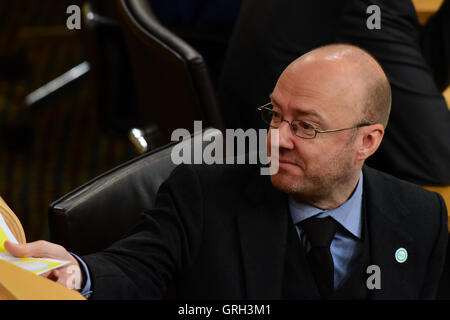 Edinburgh, Ecosse, Royaume-Uni, 08, septembre 2016. Scottish Green Party co-animateur Patrick Harvie au premier ministre des questions au Parlement écossais, le Crédit : Ken Jack / Alamy Live News Banque D'Images