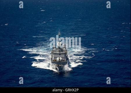 Marine Nationale frégate de classe Floreal FS Prairial cuit en formation serrée lors de la Pacific Rim Le 28 juillet 2016, exerce dans et autour des îles Hawaï et la Californie du Sud. Banque D'Images