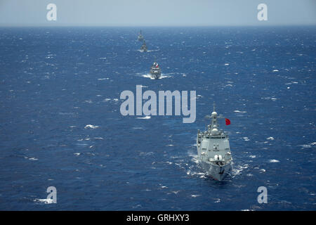 La Marine Chinoise Xian missiles cuit en formation rapprochée au cours des exercices de Rim of the Pacific, le 28 juillet 2016 dans et autour des îles Hawaï et la Californie du Sud. Banque D'Images