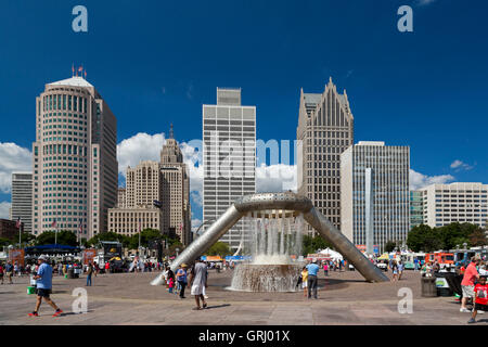 Detroit, Michigan - La Fontaine en Dodge Hart Plaza, conçu par Isamu Noguchi. Banque D'Images