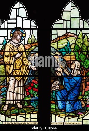 'Le Christ ressuscité apparaissant à Marie de Magdala', église du prieuré de Saint Seiriol, Penmon, Anglesey, Pays de Galles, Royaume-Uni Banque D'Images