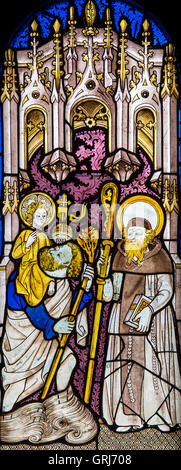 Saint Christophe, portant le Christ, et l'église prieurale St Seiriol, de Saint Seiriol, Penmon, Anglesey, Pays de Galles, Royaume-Uni Banque D'Images