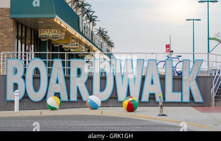 Wildwood, New Jersey, USA - Le 26 mai 2016 : vue sur la promenade, célèbre site touristique dans la région de Wildwood Banque D'Images