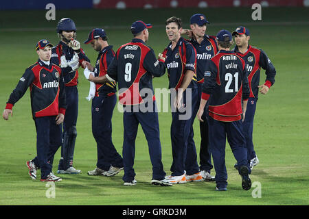 Les joueurs d'Essex célébrer le guichet de Adam Ball - Kent Essex Eagles vs Spitfires Friends Life - T20 Cricket au St Lawrence Ground, Canterbury - 06/07/12 Banque D'Images