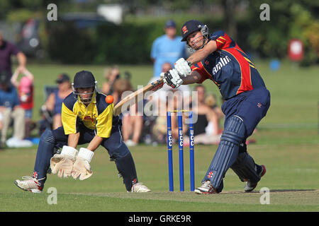 Ben Foakes en action au bâton d'Essex - Upminster CC vs Essex CCC - Graham Napier Cricket Match Prestations à Upminster Park - 09/09/12 Banque D'Images