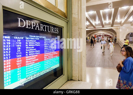 New York City,NY NYC Manhattan,Midtown,Grand Central terminal,Station,MTA Metro-North Railroad,Suburban Commuter Rail,départs,Digital Board,train s. Banque D'Images