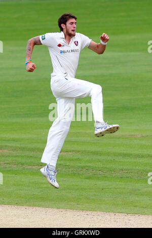 Ben Harmison de Kent célèbre le guichet de Ryan 10 Doeschate - CCC vs Essex Kent CCC - LV County Championship Division Two de cricket au St Lawrence Ground, Canterbury - 09/06/14 Banque D'Images