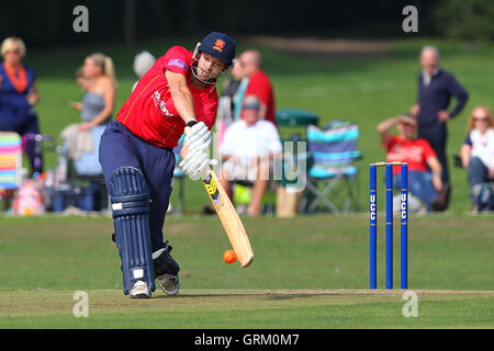 Nick Browne en action au bâton d'Essex - Upminster CC vs Essex CCC - Alastair Cook bénéficier Match à Upminster Upminster, Parc, Essex - 07/09/14 Banque D'Images