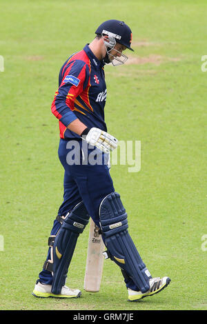 Nick Browne of Essex marche arrêt ayant été rejeté - Essex CCC 2e XI contre Northamptonshire CCC 2e XI - Deuxième XI T20 Cricket au sol, Chelmsford Essex County - 19/06/13 Banque D'Images