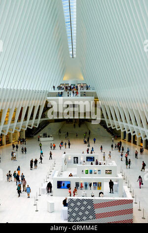 Le World Trade Center Westfield Mall à Oculus,la pièce centrale du World Trade Center Transportation Hub,New York City, USA Banque D'Images