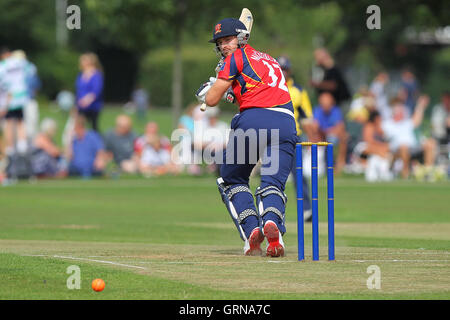 Jaik Mickleburgh en action au bâton d'Essex - Upminster CC vs Essex CCC - David Masters bénéficier Match à Upminster Park - 01/09/13 Banque D'Images