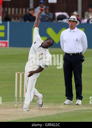 Maurice Chambers bols pour Essex Essex - LA CCC vs West Indies - Deuxième journée du tour Match à la Ford Comté Rez, Chelmsford, Match - 26/04/09 Banque D'Images