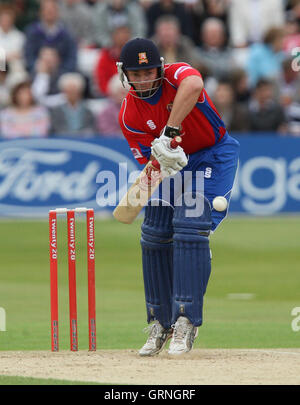 Graham Napier d'Essex Eagles (chemise rouge) dans vingt 20 T20 batting action contre Surrey Brown Caps - 20/06/08 Banque D'Images