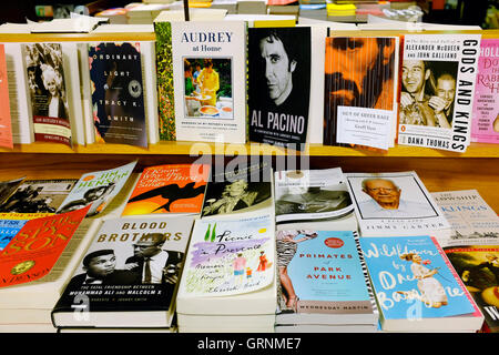 Livres sur l'affichage à Barnes & Noble Booksellers dans Union Square, New York City, USA Banque D'Images