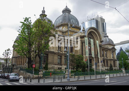 Bucarest, Roumanie - Juin 09, 2014 : CEC Bank (Casa de Economii si Consemnatiuni) Le centre-ville de Bucarest sur la rue de la victoire. Fondée en Banque D'Images