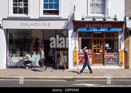 Boutiques et restaurants sur Westow Street à Crystal Palace, London England Royaume-Uni UK Banque D'Images