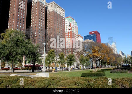 Les bâtiments de l'Avenue Michigan sud donnant sur Grant Park à Chicago, IL Banque D'Images