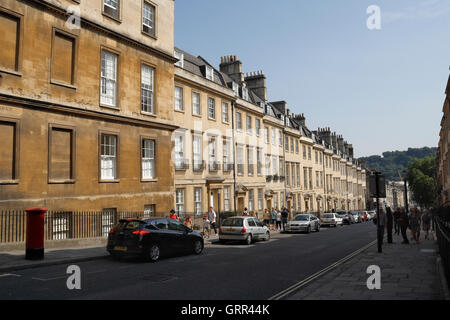 Gay Street Bath Angleterre Royaume-Uni, rangée de maisons géorgiennes mitoyennes. Bath maisons de ville anglaises, architecture historique Banque D'Images