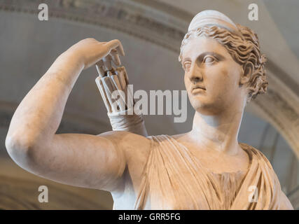 Artémis déesse de la chasse connue sous le nom de Diana de Versailles, statue en marbre, Musée du Louvre, Paris, France Banque D'Images