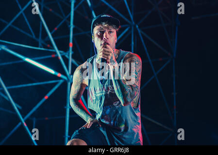 Rappeurs Fedez et J-Ax en live au Festival Ritmika 2016 à Moncalieri, près de Turin. (Photo par Alessandro Bosio / Pacific Press) Banque D'Images