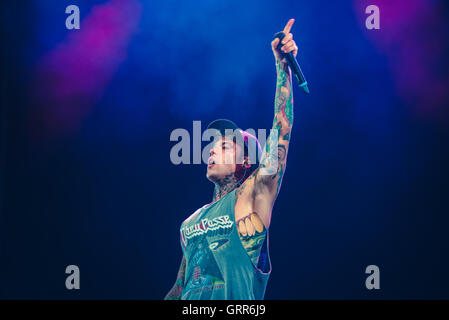 Rappeurs Fedez et J-Ax en live au Festival Ritmika 2016 à Moncalieri, près de Turin. (Photo par Alessandro Bosio / Pacific Press) Banque D'Images