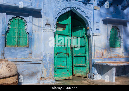 Maison bleu traditionnel en ville bleue Jodhpur, Inde. Banque D'Images