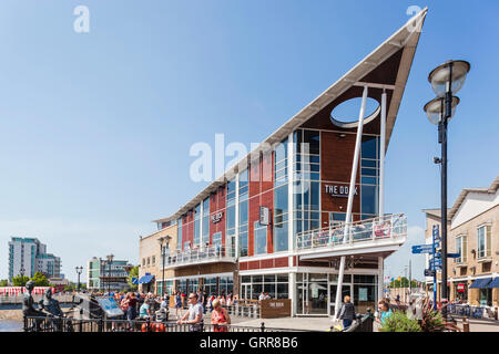 Pays de Galles, Cardiff, Cardiff Bay, les restaurants au bord de l'eau, de Mermaid Quay Banque D'Images