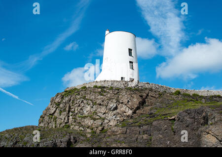 Phare de l'île Llanddwyn Tŵr Mawr Anglesey au nord du Pays de Galles Banque D'Images