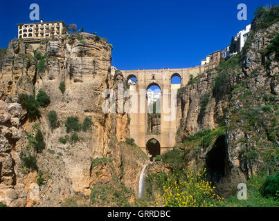 Puente Nuevo et la Gorge El Tajo, Ronda, Andalousie, Espagne Banque D'Images