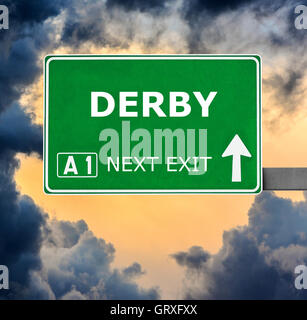 DERBY road sign against clear blue sky Banque D'Images