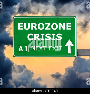 Crise de la zone euro road sign against clear blue sky Banque D'Images