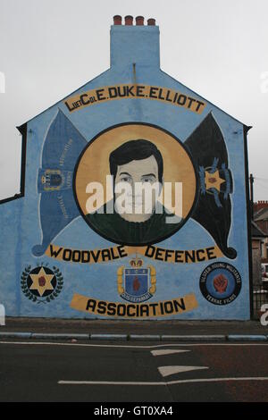 Fresque politique unioniste commémorant main rouge Commando, Shankill Road, Belfast, Irlande du Nord, Royaume-Uni. Banque D'Images