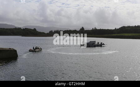 Seul véhicule ferry et ulva ferry dans son d'ulva Ecosse 30 septembre 2016 Banque D'Images