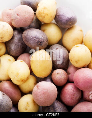 Pommes de terre crues, Close up pour le fond Banque D'Images