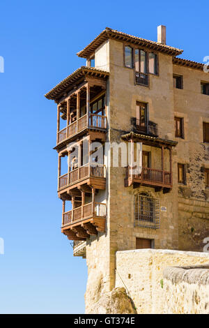 Les maisons suspendues de Cuenca surplombant le Huécar, Cuenca, Castilla La Mancha, Espagne Banque D'Images