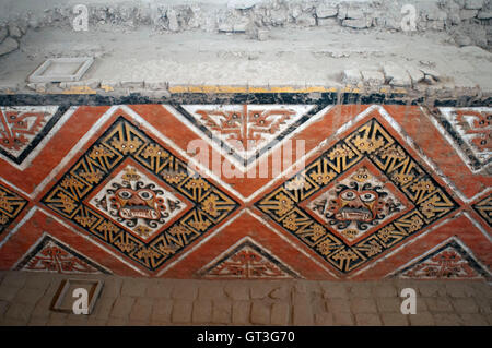 Détails d'une ancienne fresque de Huaca de la Luna à Trujillo, Pérou Banque D'Images