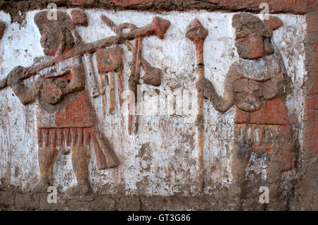 Détails d'une ancienne fresque de Huaca de la Luna à Trujillo, Pérou Banque D'Images