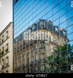 Architecture typique d'immeuble d'appartements français à Paris. France Banque D'Images