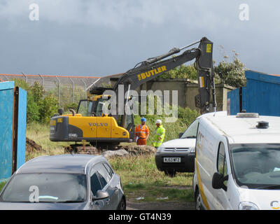 La route maritime, Morecambe, Lancashire, Royaume-Uni, le 8 septembre 2016 Le site des signes d'enquêtes en cours sur le site de l'ancien parc Amusment Frontierland avant le début des travaux de construction du nouveau parc commercial La Baie de Morecambe, amène l'demolotion du Morecambe Polo Tour a pas de plus, Opus nord sont fixés pour régénérer l'emplacement de l'ancien parc d'attractions avec la construction d'un nouveau complexe commercial de 17 m. Crédit : David Billinge/Alamy Live News Banque D'Images