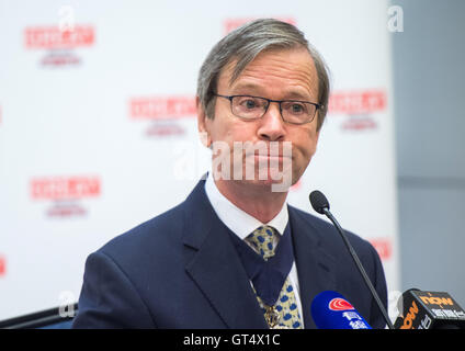 Hong Kong, . Sep 9, 2016. Le maire de la ville de Londres, de l'échevin le Seigneur Mountevans, répond à la presse locale à l'Amirauté du consulat britannique.Le Maire est sur Hong Kong pour les réunions d'affaires en insistant sur la ville de Londres est encore ouverte pour faire des affaires dans un environnement post Brexit. © Jayne Russell. Credit : Jayne Russell/ZUMA/Alamy Fil Live News Banque D'Images