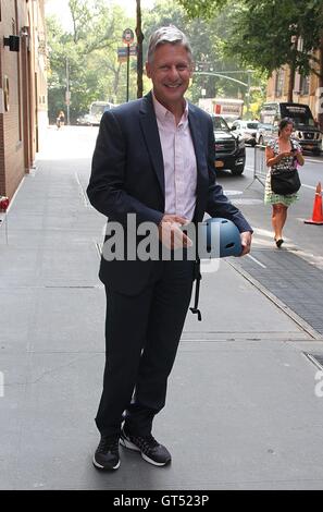 NEW YORK, NY - 8 SEPTEMBRE : ancien gouverneur du Nouveau Mexique Gary Johnson, candidat à la présidence des États-Unis représentant le Parti Libertarien, laissant le 'View' à New York, New York le 8 septembre 2016. Crédit photo : Rainmaker Photo/MediaPunch Banque D'Images