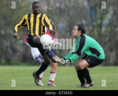 Chimes vs trois boussoles - Hackney & Leyton Ligue au East Marsh - 01/04/07 Banque D'Images