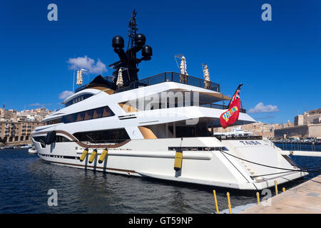 56 mètre de long super yacht de Taiba amarré à Malte. Banque D'Images