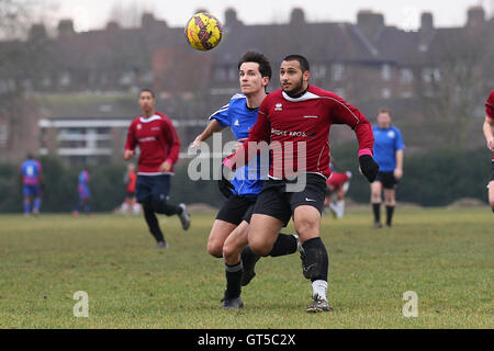 Ladram Bay FC (Bourgogne) vs Regents Park Les Routiers - Hackney & Leyton Dimanche Jack Morgan Cup Ligue de football à l'Afrique du Marais, marais de Hackney- 15/02/15 - s'applique le cas échéant auto-facturation - contact@tgsphoto.co.uk - AUCUNE UTILISATION NON RÉMUNÉRÉ Banque D'Images