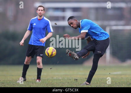 Ladram Bay FC (Bourgogne) vs Regents Park Les Routiers - Hackney & Leyton dimanche Football ligue du Sud au marais, marais de Hackney, Londres - 15/02/15 Banque D'Images