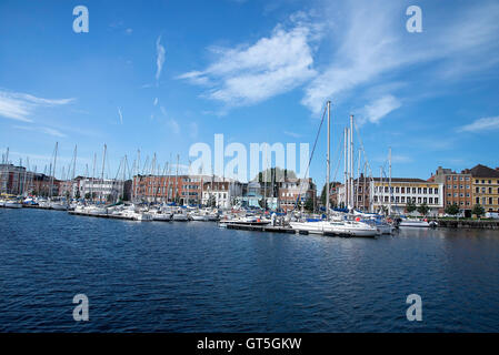 Dunkerque port intérieur pittoresque situé à proximité du centre ville, France, Nord, Europe Banque D'Images