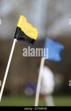 Drapeaux de coin football dimanche sont vus sur un matin venteux à Hackney Marshes - 02/03/08 Banque D'Images