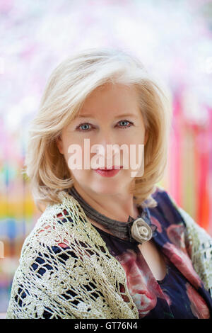 Close up portrait du visage d'une belle femme senior Banque D'Images